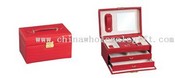 Jewelry case with mirror images