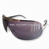 Sports Sunglasses with Metal Patch on Bridge images