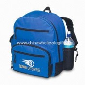 Sports Bag with Curved Shape Front Pocket, Made of 600D Polyester images