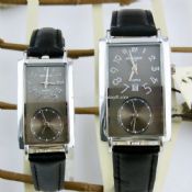 Lover watches images