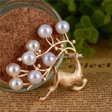 White Pearl Deer Lapel Pin images