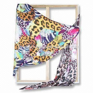 Fashionable Square Scarf with Digital Printing