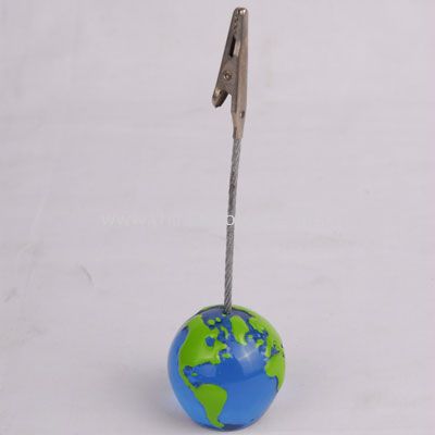 Memo holder in earth shape