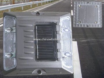Solar road studs
