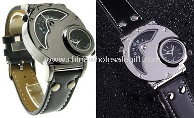 Mans travel watch with date