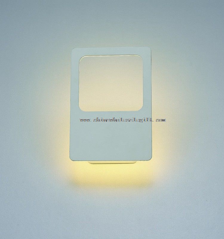 Bathroom wall lamp