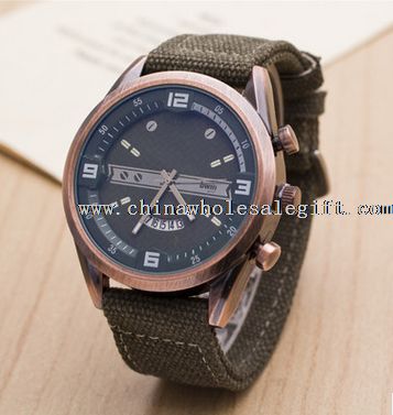 Calendar quartz watch
