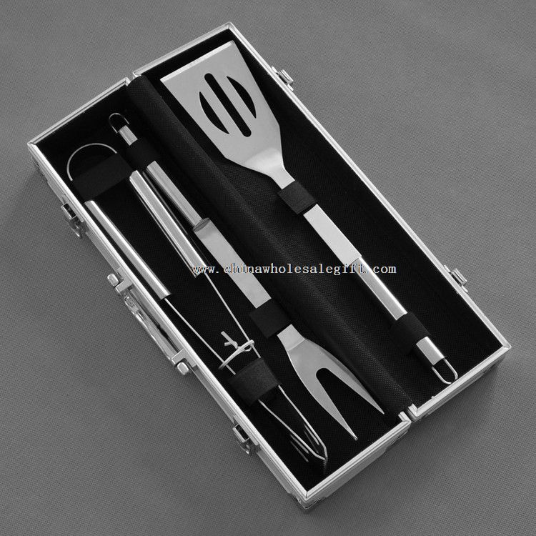 bbq set with case