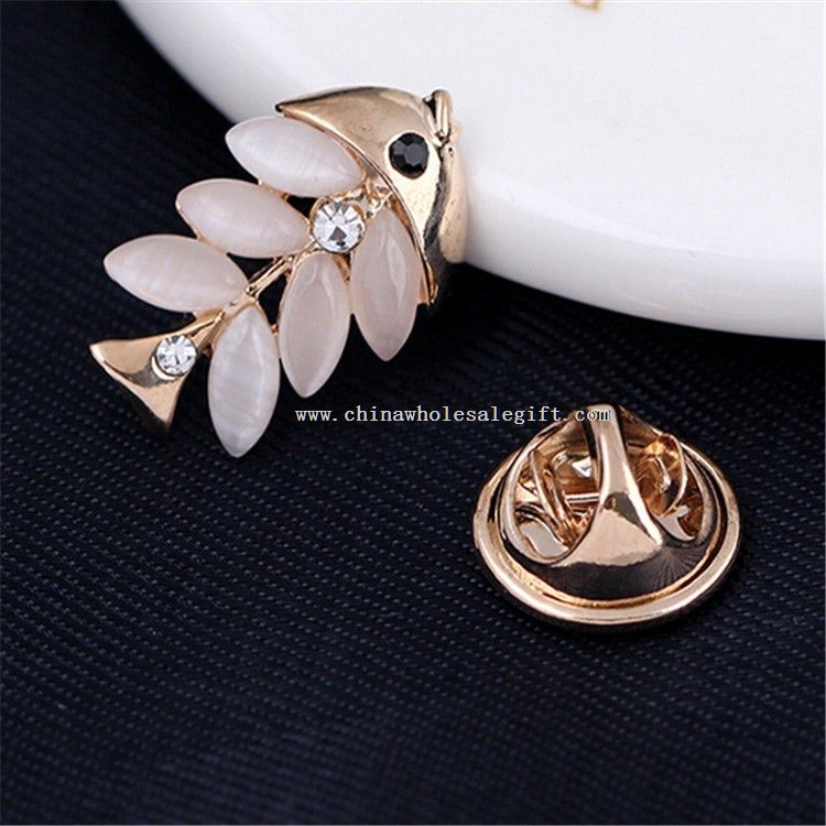 Lovely Fish Rhinestone lapel pin