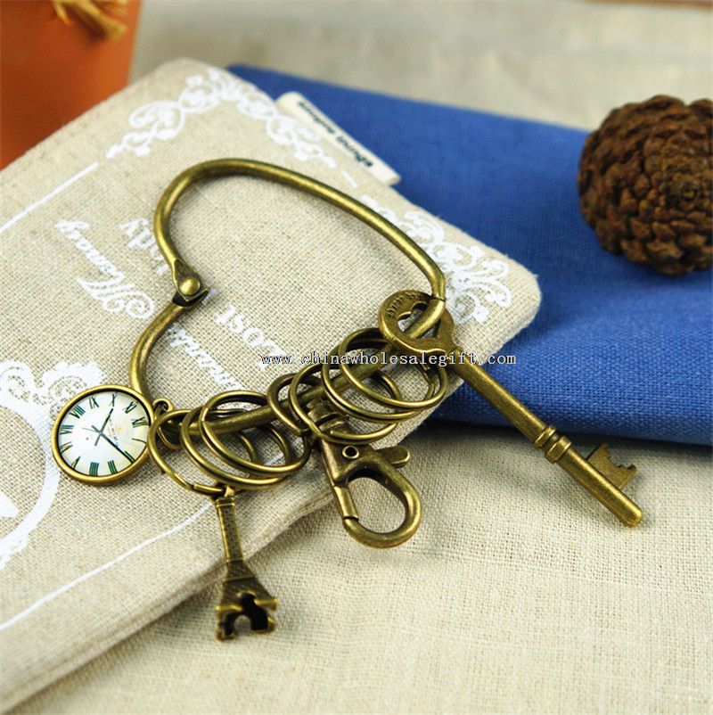 metal keychain with heart ring