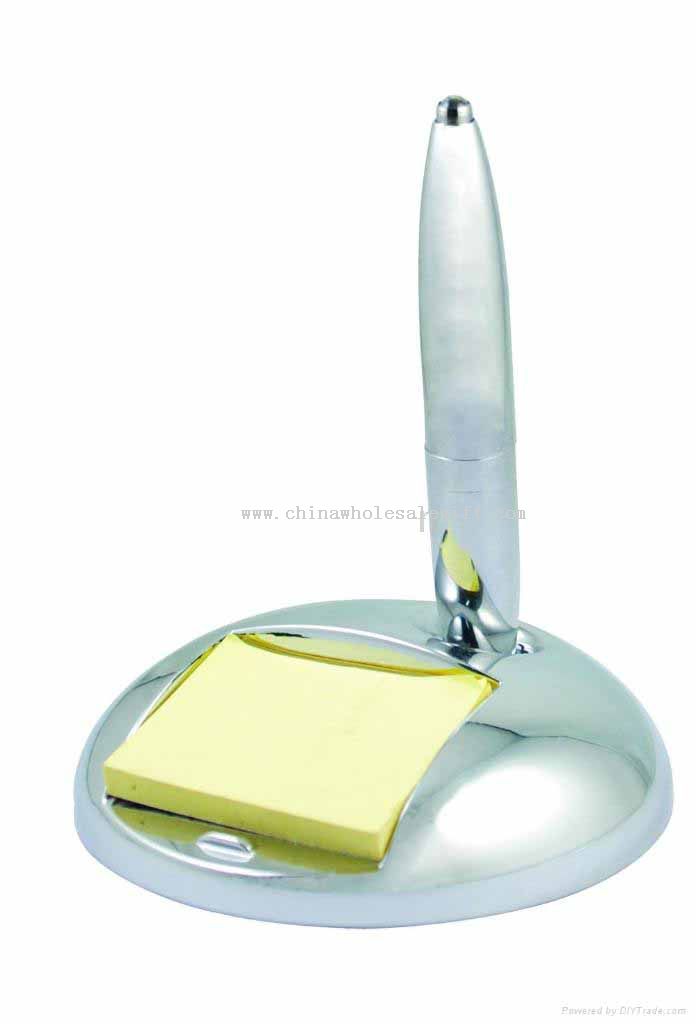 Magnetic base and flashlight pens