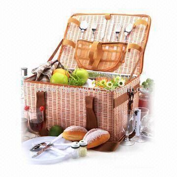 Picnic Basket Made of Aluminum Foil Lining