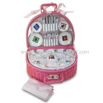 Picnic Basket with 35 Pieces Porcelain