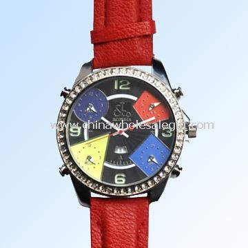 Watch Displays Four Times Zones