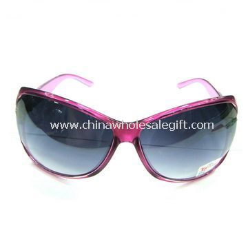 Sunglasses with Plastic Framework and Glass Line