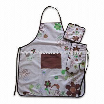 Kitchen Wear Set Includes Apron Pot Holder and Oven Mitt