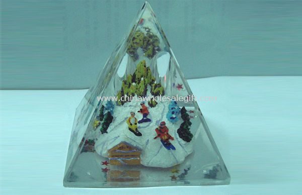 Oil pen inserted into the gift pyramid