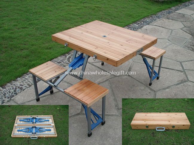 Folding camping table
