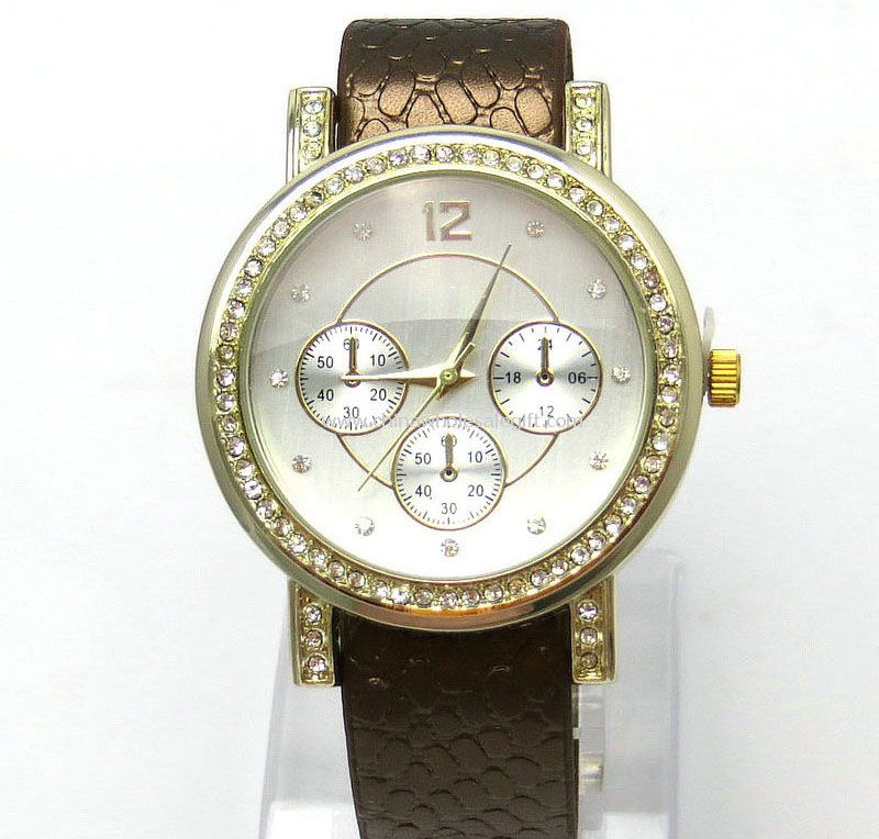 Lady watch with diamond