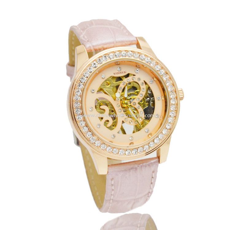 Mechanical watch with diamond