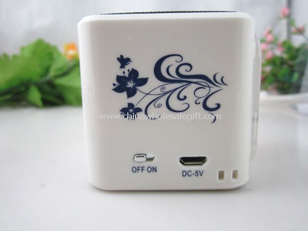 Blue and white porcelain portable mini speaker