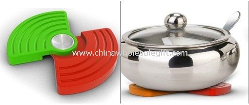 Fan shaped silicone pot holder
