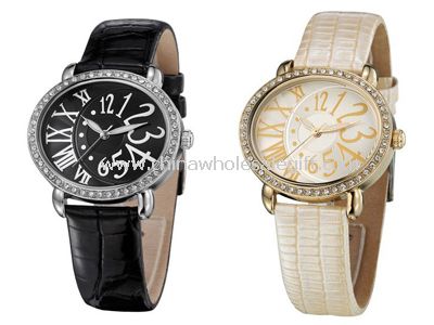 Oval engraved watch