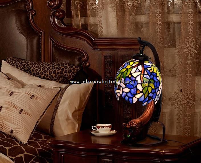 European tiffany table lamp with Wisteria cat