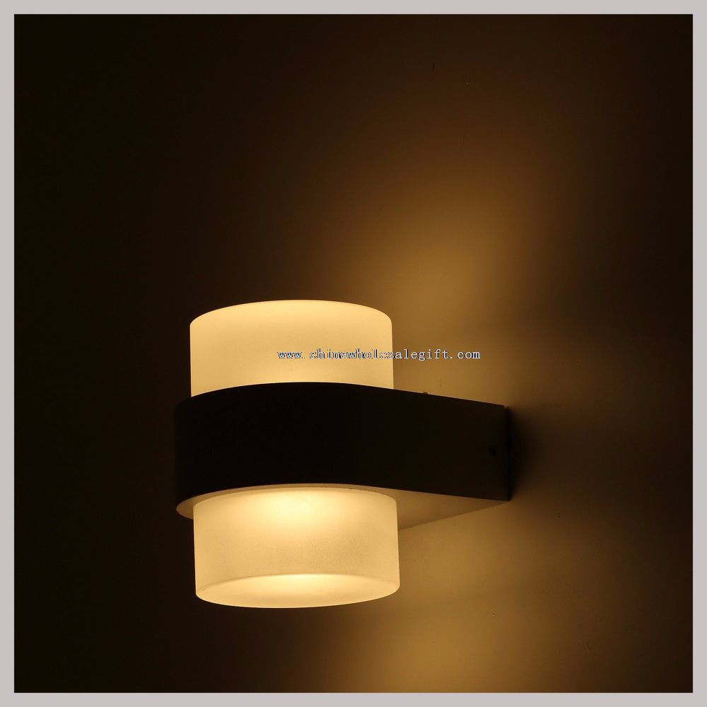 Outdoor wall light