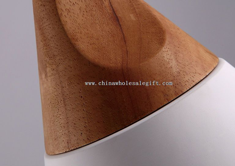 Wood and aluminum lamp