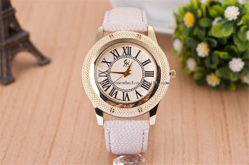 round shaped man watch