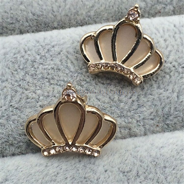 White Shell Crown Lapel Pin