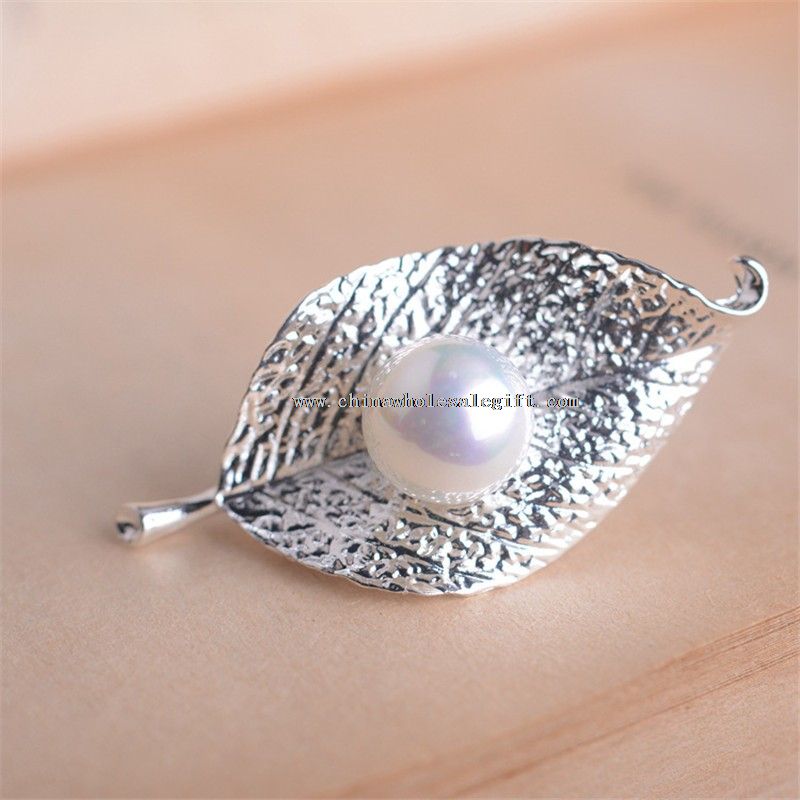 Leaf Metal Lapel Pin