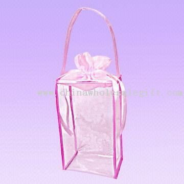 Pembe kozmetik çantası