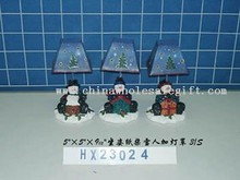 sentado muñeco de nieve de pulpa con chimenea lámpara 3/s images