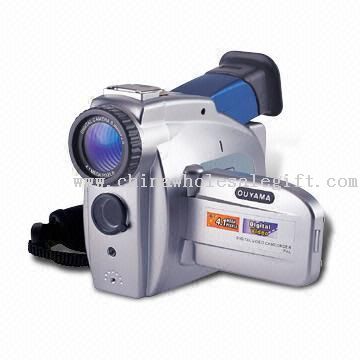كاميرا فيديو رقمية مع اثنين من البطاريات القلوية AA