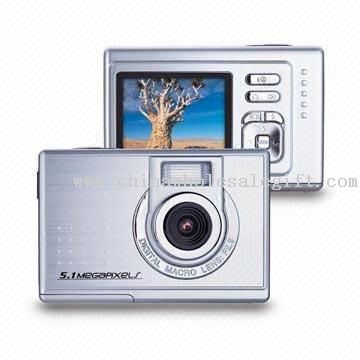 Fotocamera digitale con 5,0 Mega pixel e 32MB di memoria
