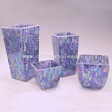 Vasos e castiçais de vidro do mosaico azul