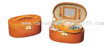 Jewelry case with pockets