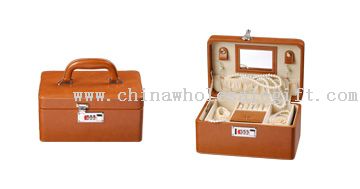 The jewelry case with pockets & straps
