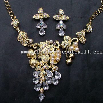 Set perhiasan