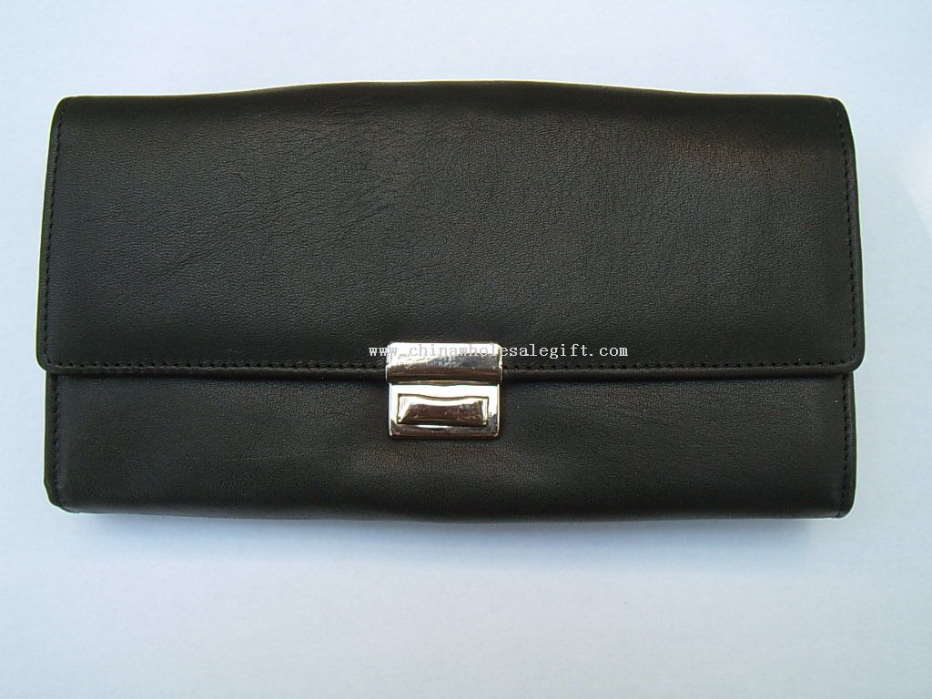 TRAVEL WALLET