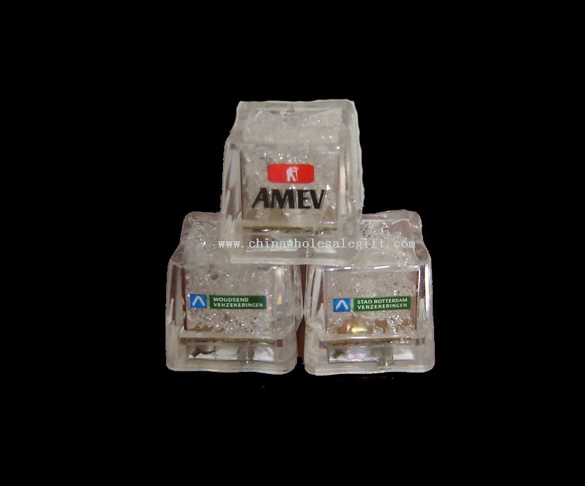 Flashing Water-sensitive Ice Cube