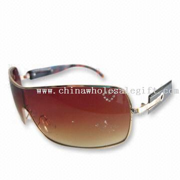 Fashion lunettes de soleil avec Rhinestone Heart on Lens