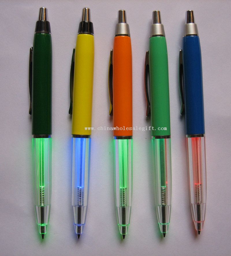 قلم الكرة المتعددة الألوان