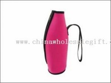 Wine bottle holder with zipper and handle images