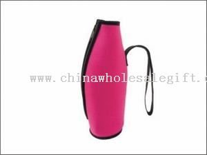 Wine bottle holder with zipper and handle