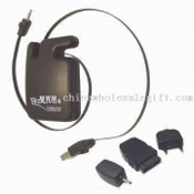 USB ανασυρόμενος κινητό τηλέφωνο φορτιστής μπαταρίας με καθολική κινητών αντάπτορες για χειρίστρια images