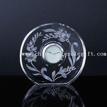 Crystal Clock Seiko kaynaklı hareketi ile