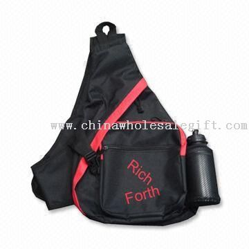 Mochila bandolera con botella y correa ajustable para estabilidad